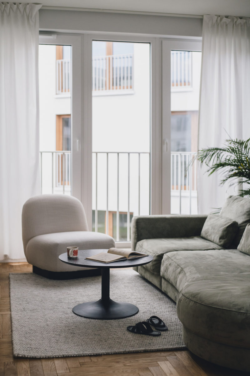 Obývací pokoj s designovým nábytkem