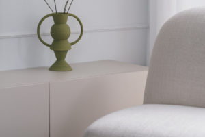 Obývací pokoj s designovým nábytkem detail