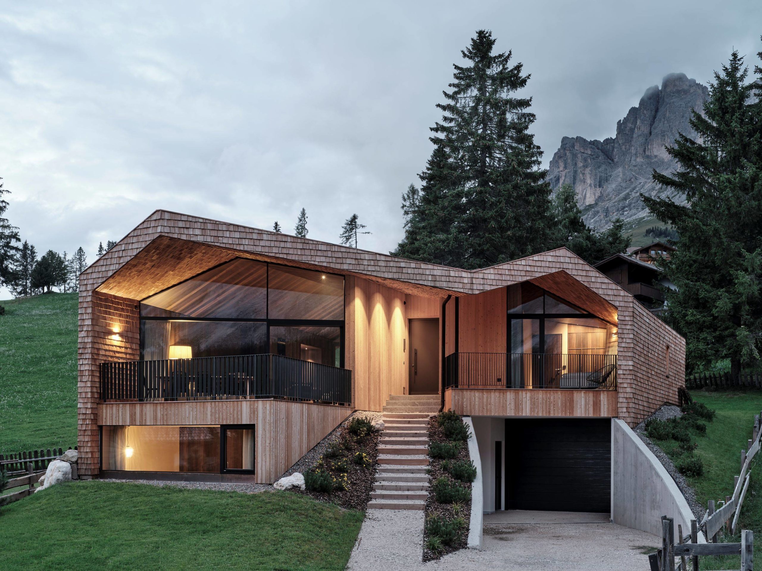 Moderní víkendový dům v italských Alpách