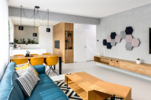 Moderní designový prostorný byt v novostavbě s barevnými akcenty