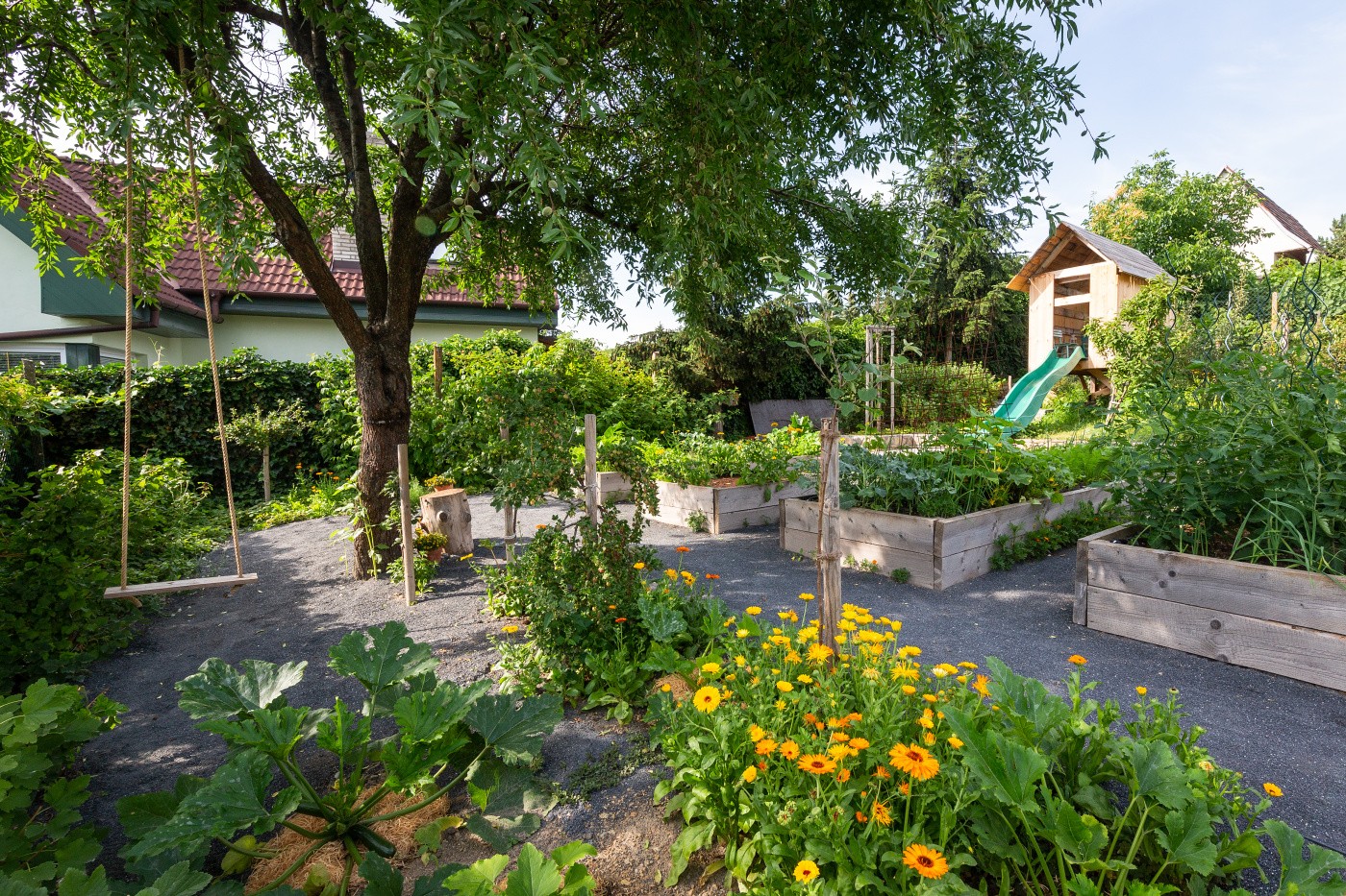 Permakulturní jedlá zahrada v mestěčku Modra
