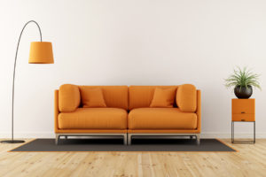Moderní pokoj s oražovým gaučem