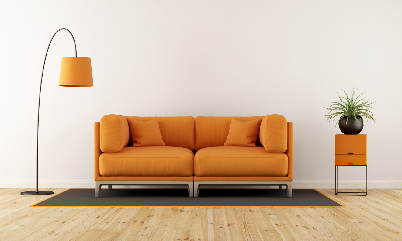 Moderní pokoj s oražovým gaučem