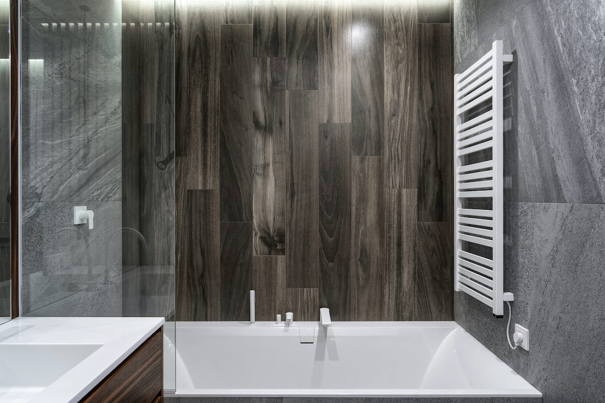 White,And,Modern,Bath,In,New,Contemporary,Bathroom,With,Modern