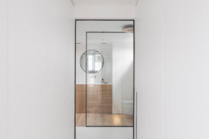 Zrcadla na chodbě - Maison Lumière