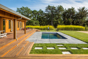 Terasa se zahradou a bazénem - Víkendový hygge dům v Kalifornii