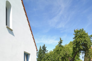 Detail fasády a střechy - Rodinný dům v Mníšku pod Brdy