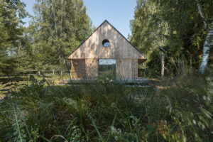 Exteriér v lese - Rekreační chata na Lipně
