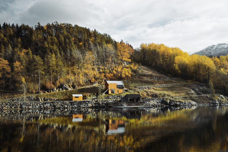 Exteriér s výhledem na okolí - Chata Ulvik v Norsku