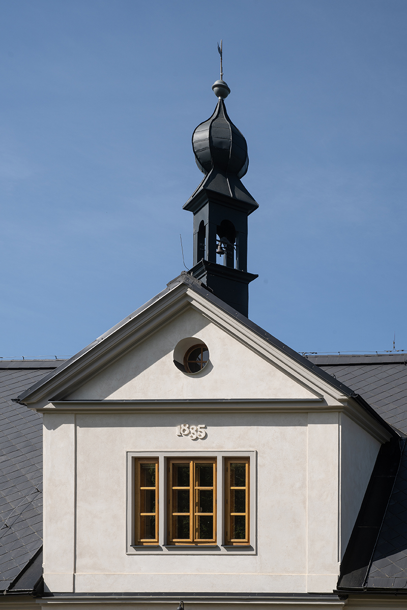 Zvonička na střeše - Dům sklářského mistra v Českých Milovech