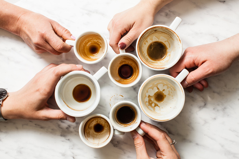 Kávové skvrny v hrníčku a jak se ich zbavit