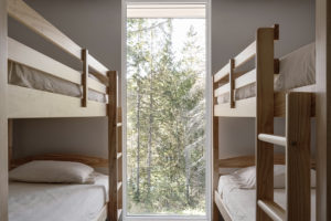 Patrové postele (palandy) - Chata Orlí hnízdo v Kanadě