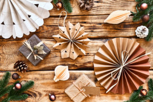 DIY papírové vánoční ozdoby ve tvaru vloček