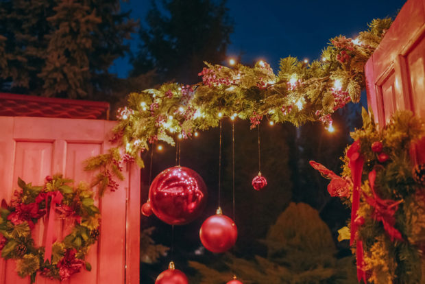 Vánoční osvětlení a dekorace na zahradě