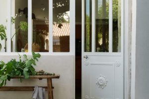 Vstup do kuchyně - A Stone House in Provence