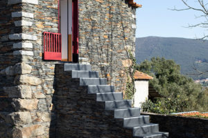 Venkovní schodiště - Kamenný dům JS House v Portugalsku
