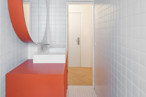 Oranžová koupelna - Apartment G v Bratislavě