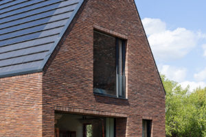 Střecha se solárními panely - Novostavba rodinného domu v Nizozemsku