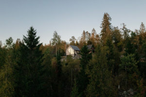 Exteriér v lese - Chata Nordmarka v Norsku