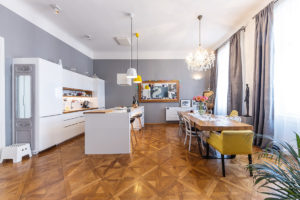 Kuchyň s jídelnou - Historický byt v centru Prahy