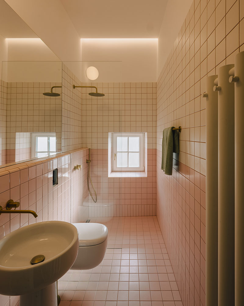 Růžová koupelna - Historický byt v Bratislavě