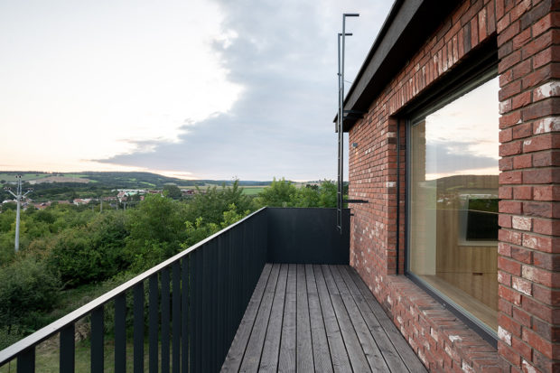 Ocelový balkon - Bydlení v trafostanici ve Vyškově