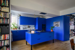 Modrá kuchyň - Třípodlažní dům v Českých Budějovicích