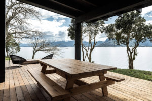 Krytá část terasy - Víkendový dům u jezera v Chile