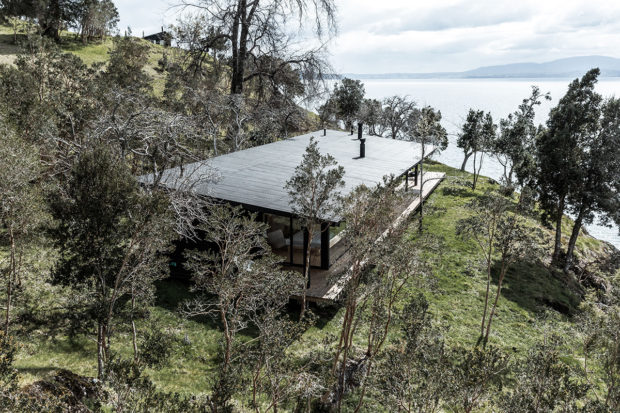 Základ na pilířích - Víkendový dům u jezera v Chile