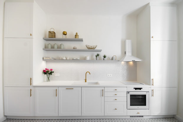 Bílá kuchyň - Rekonstrukce historického bytu v Karlových Varech
