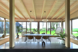 Interiér - Dům z recyklovaného dřeva v Holandsku