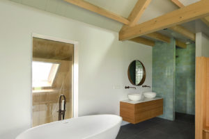 Koupelna - Dům z recyklovaného dřeva v Holandsku