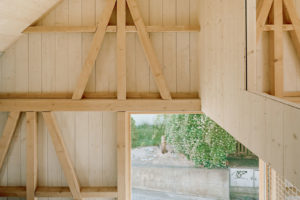 Přirozené materiály - Malý dům ve Švýcarsku
