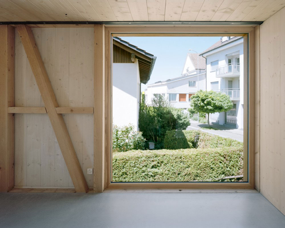Okna - Malý dům ve Švýcarsku
