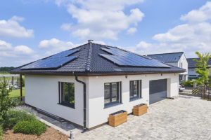 Realize fotovoltaického systému na střeše rodinného domu