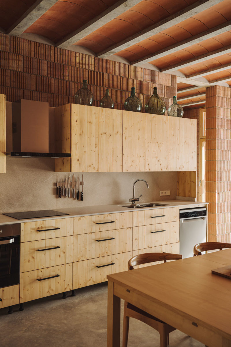 Kuchyně ze dřeva -Bateriový dům