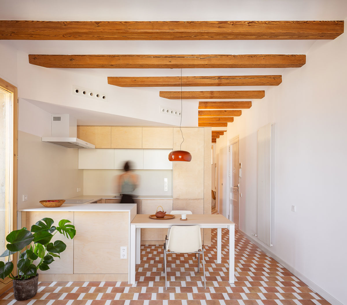 Kuchyně s dřevěnými rámy - Rekonstrukce starého bytu