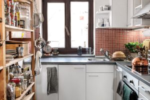Kuchyně s oknem-Podkrovní byt