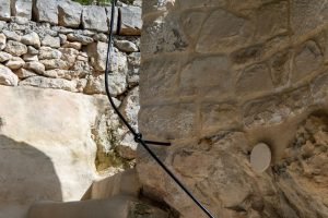 Kamenné schodiště -Grotta e Carrubo