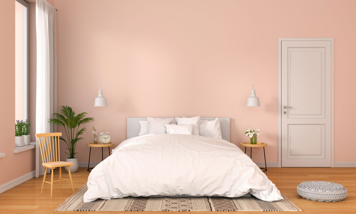 Růžově vymalovaná ložnice
