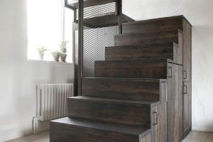 Dřevěné schodiště-Industriální byt