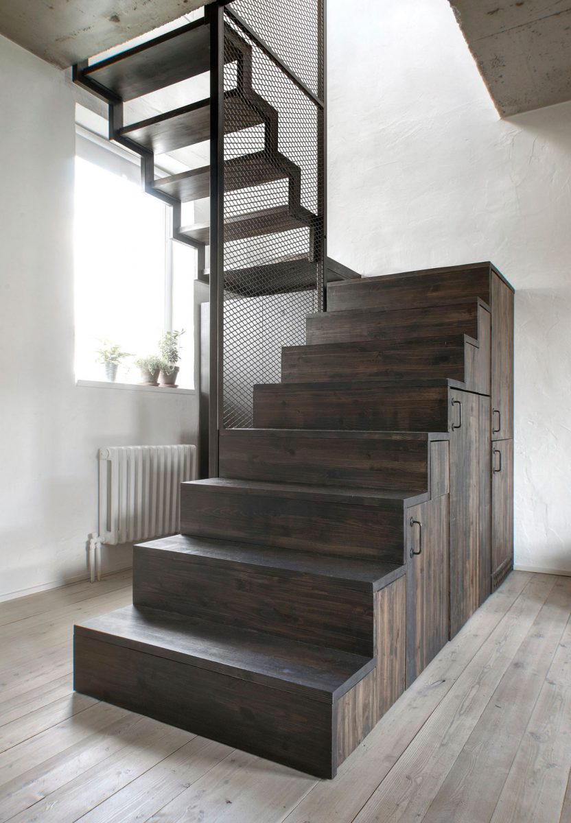 Dřevěné schodiště-Industriální byt