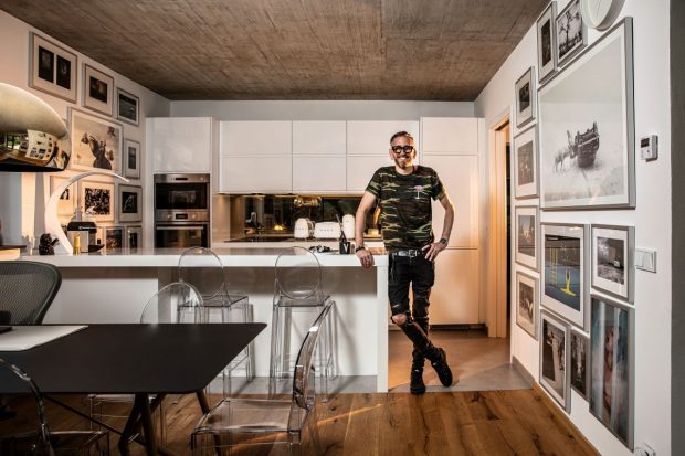 V kuchyni s fotografem, který víc ohřívá než vaří aneb pohled do života Tomáše Třeštíka
