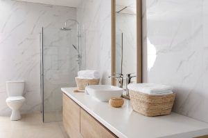 Minimalismus v koupelně: Doporučení, jak kombinovat barvy pro dokonalý odpočinek
