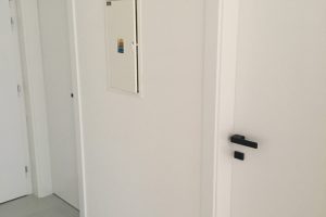 Bílé dveře