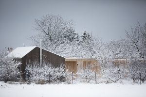 Dřevostavba v zimě