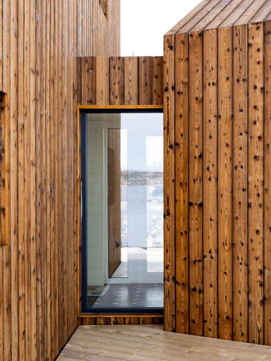 Dřevěný vchod do domu