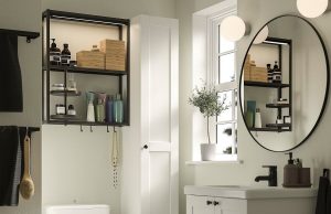 Spousta věcí, málo prostoru? Tyto 4 tipy vám pomohou najít prostor i v malé koupelně!