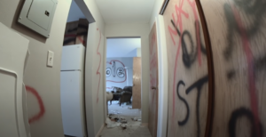 Video: Zničený byt dokázali zrekonstruovat za 58 minut. Překonali tak rekord