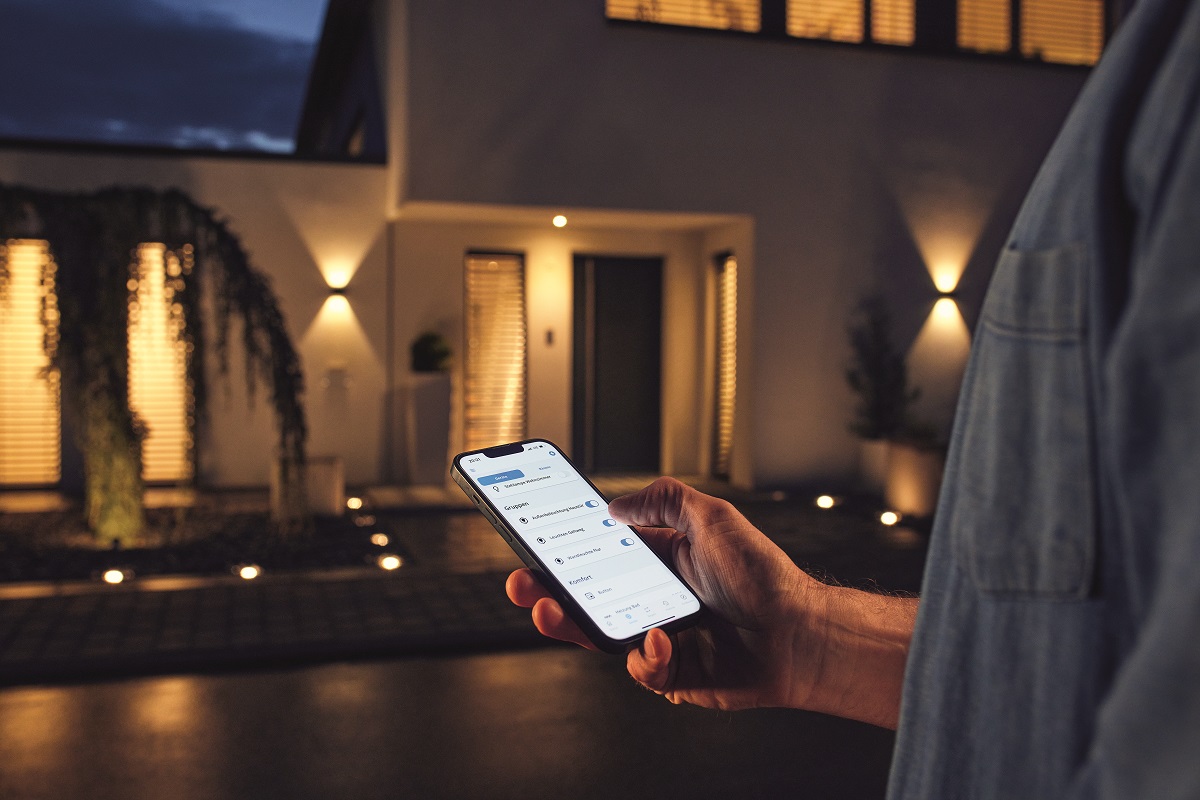 Pomocí aplikace Smart Home by HORNBACH můžete ovládat světlo z domova nebo na cestách